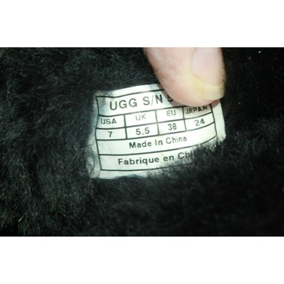 UGG Shoes S/N 5803 Bailey Button II Pull On Shearling Lined Suede Boots Size 7 - Picture 8 of 9